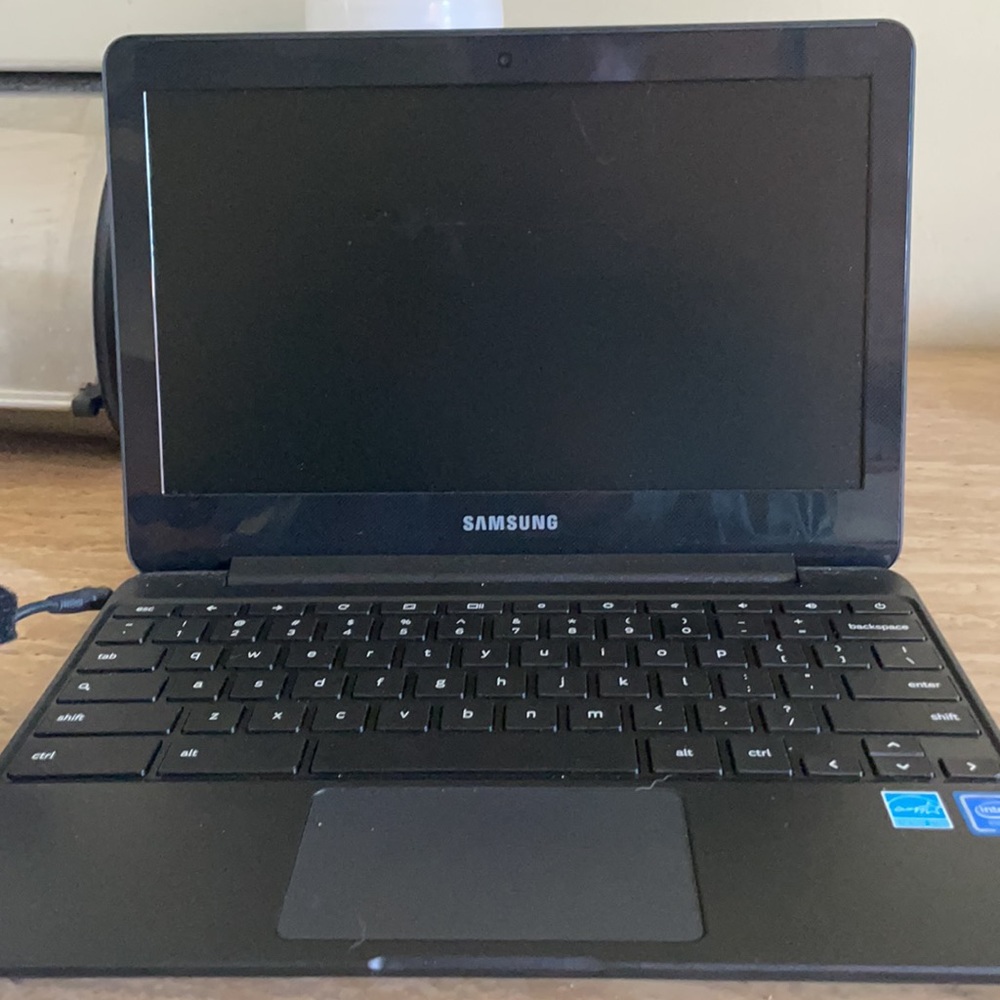 Samsung chrome book - Picture 3 of 8
